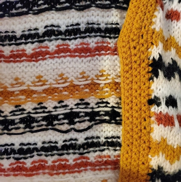 Womens 70's Earthtoned hand knitted vest - Picture 11 of 16